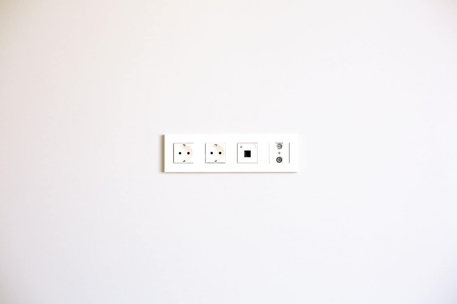 photo of wall socket, Enchufes Inteligentes
