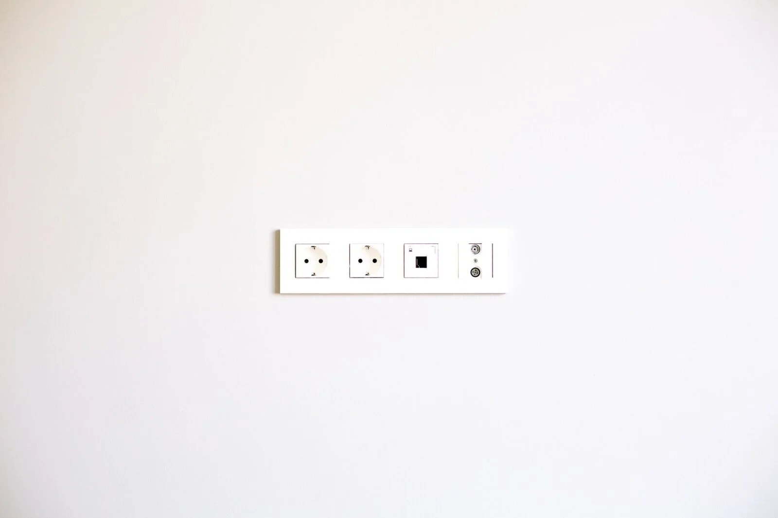 photo of wall socket, Enchufes Inteligentes
