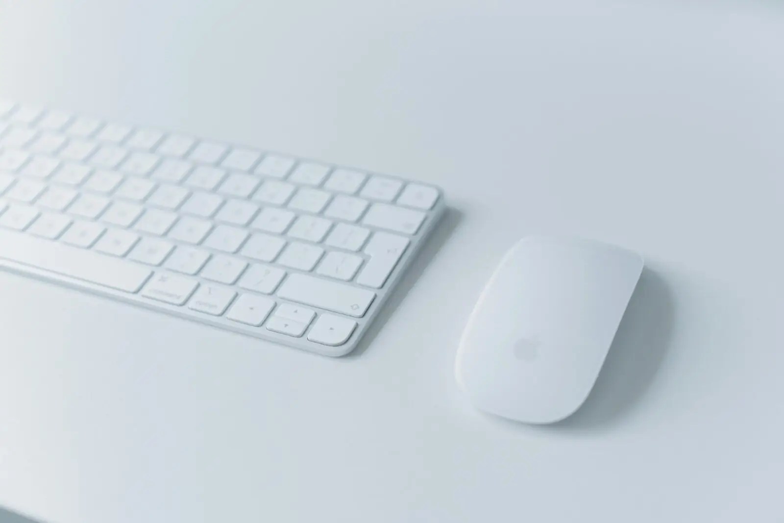 ¿Qué mini teclado inalámbrico con touchpad comprar para controlar smart TV, PC o Android fácilmente?