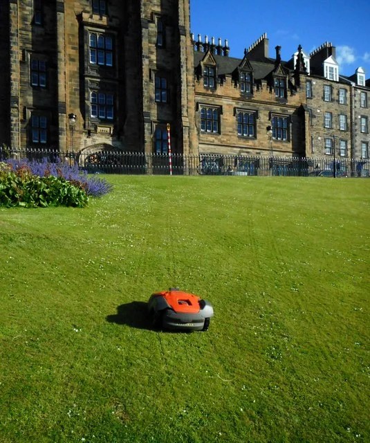 Robotic mower, Los Robots Cortacésped Más Avanzados Para Olvidarte de Cortar el Césped